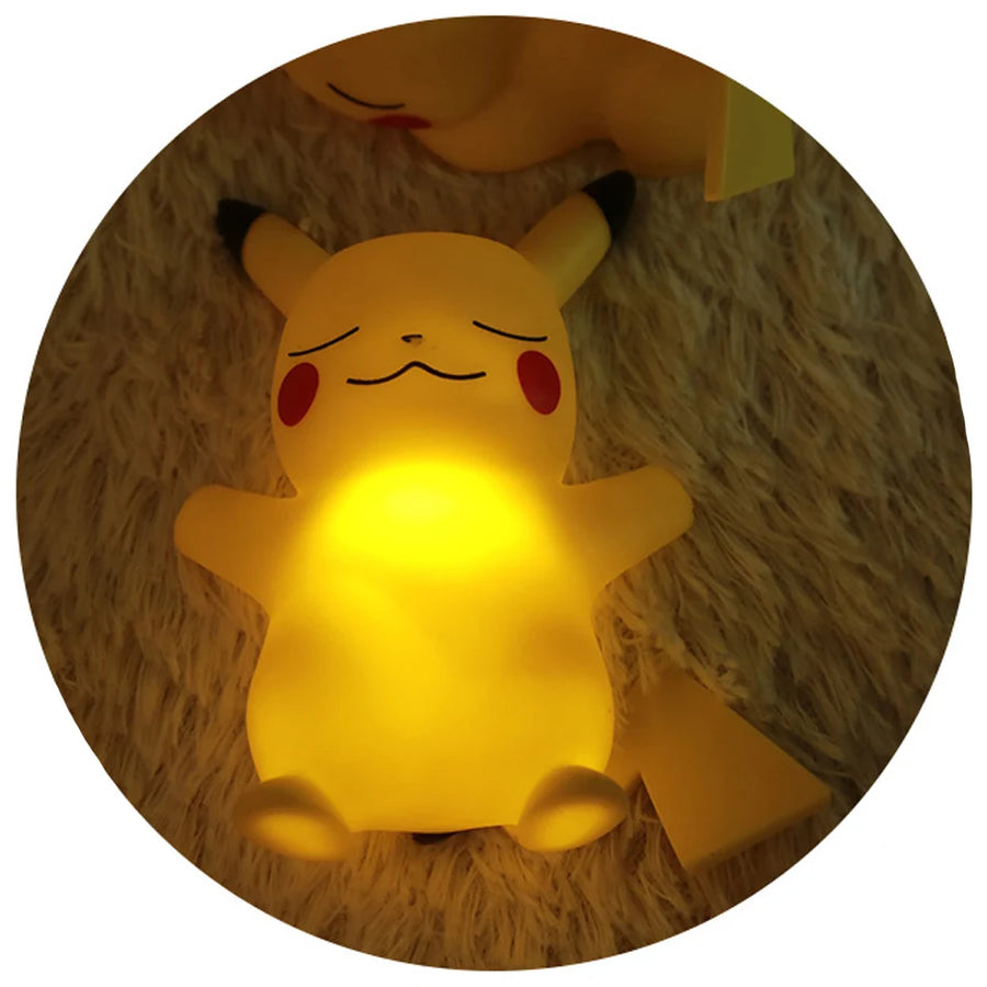 🌟 Ilumine os Sonhos do Seu Pequeno: Com a Luz Noturna Pikachu, cada noite se torna uma nova aventura! A luz suave proporciona um ambiente tranquilo, perfeito para acalmar e embalar seu filho para o sono.